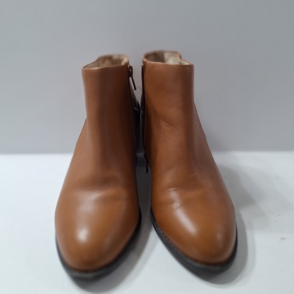 Vionic Brown Leather Classic Minimalist Modern Stud Details Ankle Boots Size 7W